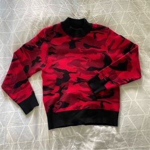 🌟 red camouflage sweater